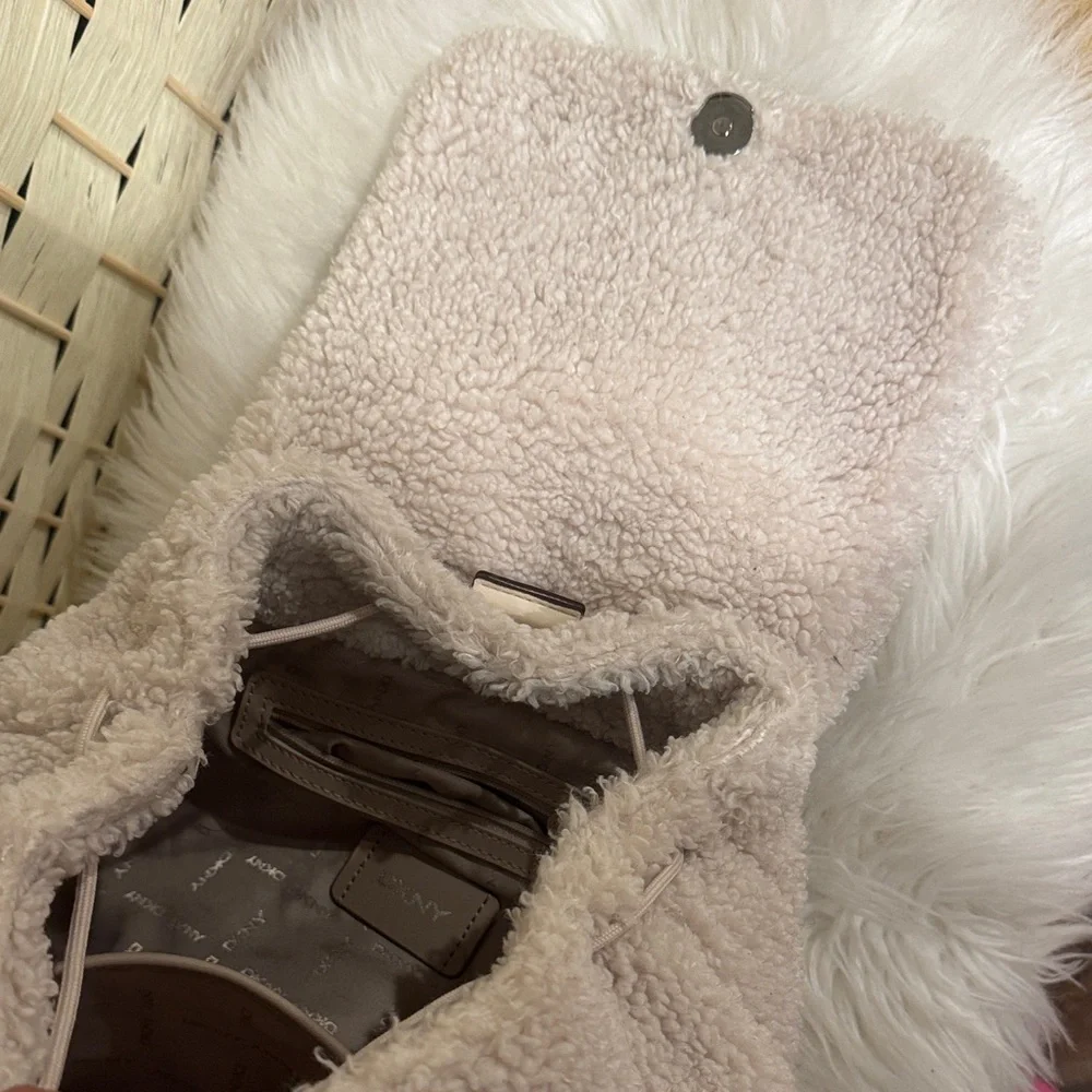 DKNY Cream Sherpa women’s Backpack - Picture 7 of 9